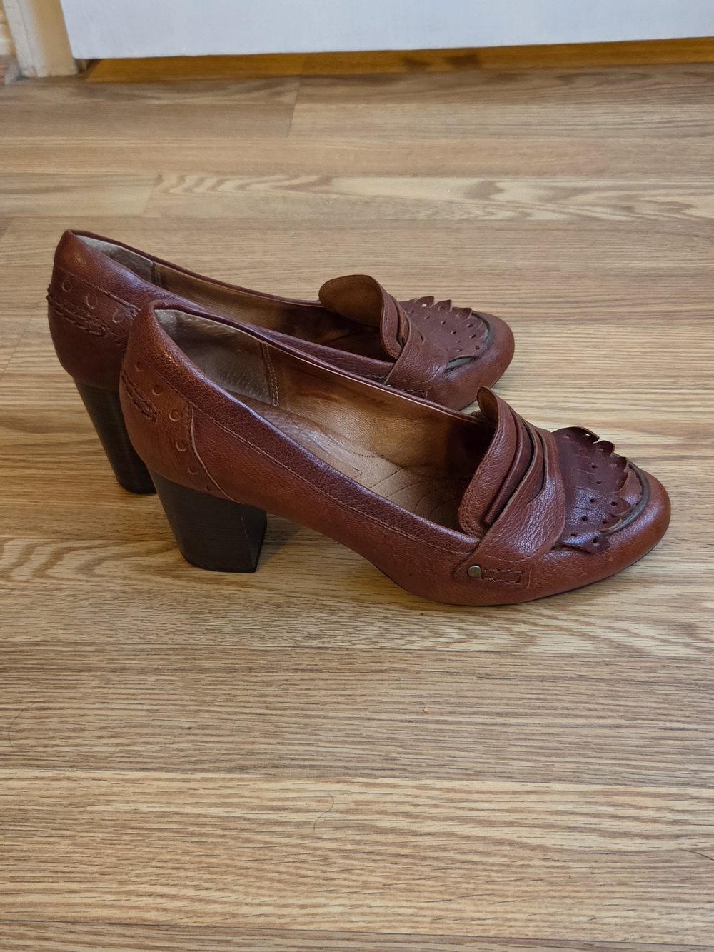 Clarks Indigo Brown Leather Heeled Loafers - Women 9.5 - Picture 5 of 5
